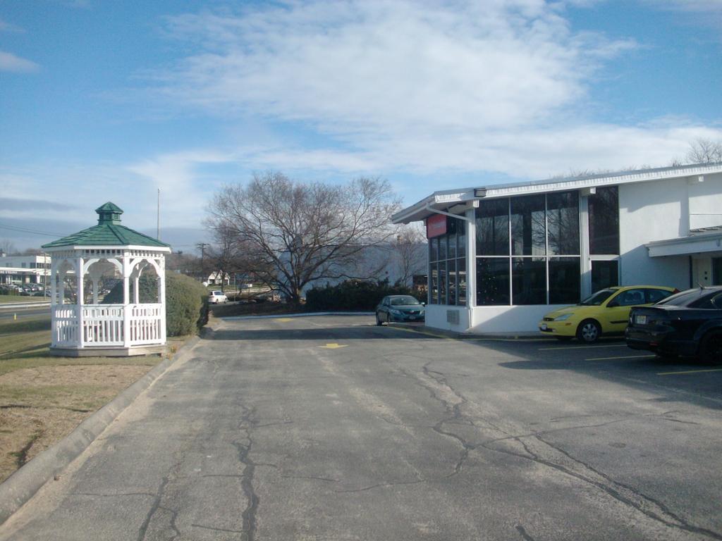 Americas Best Value Inn Smithtown/Long Island Exterior photo