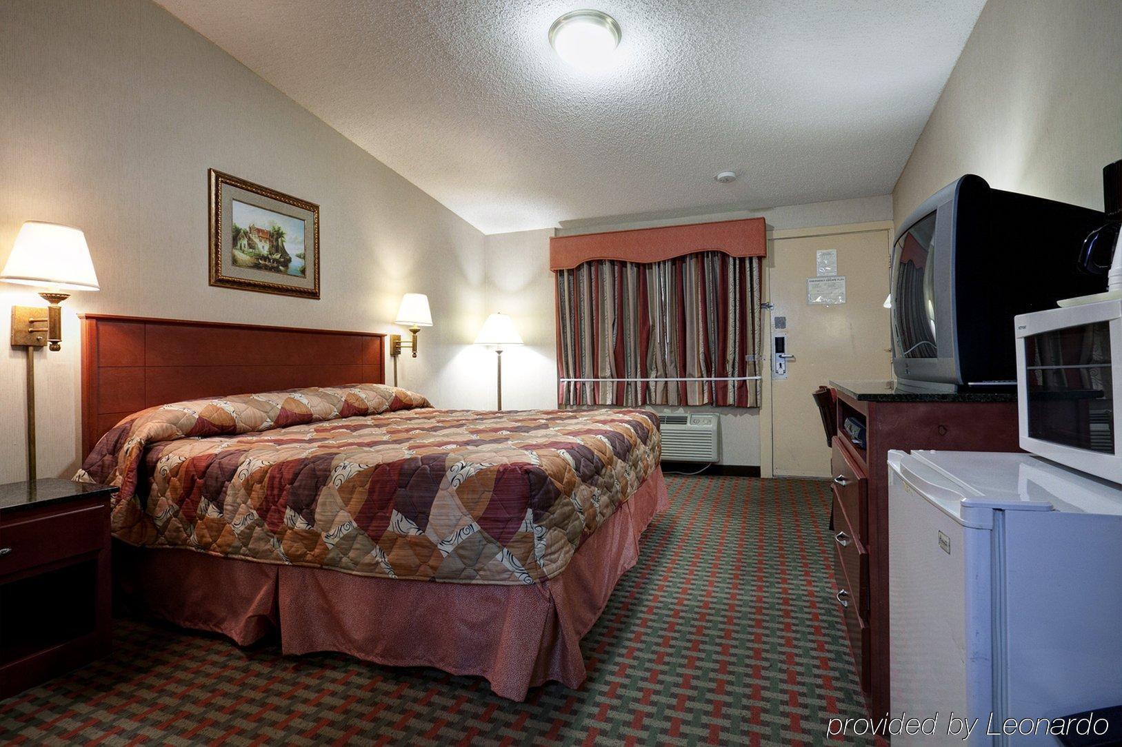 Americas Best Value Inn Smithtown/Long Island Room photo