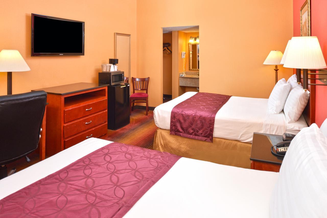 Americas Best Value Inn Smithtown/Long Island Exterior photo