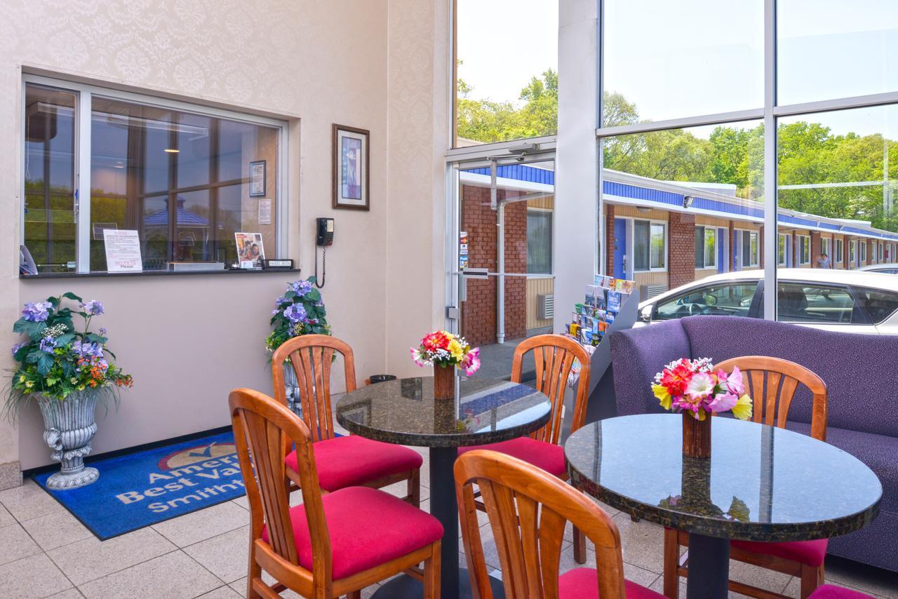Americas Best Value Inn Smithtown/Long Island Exterior photo