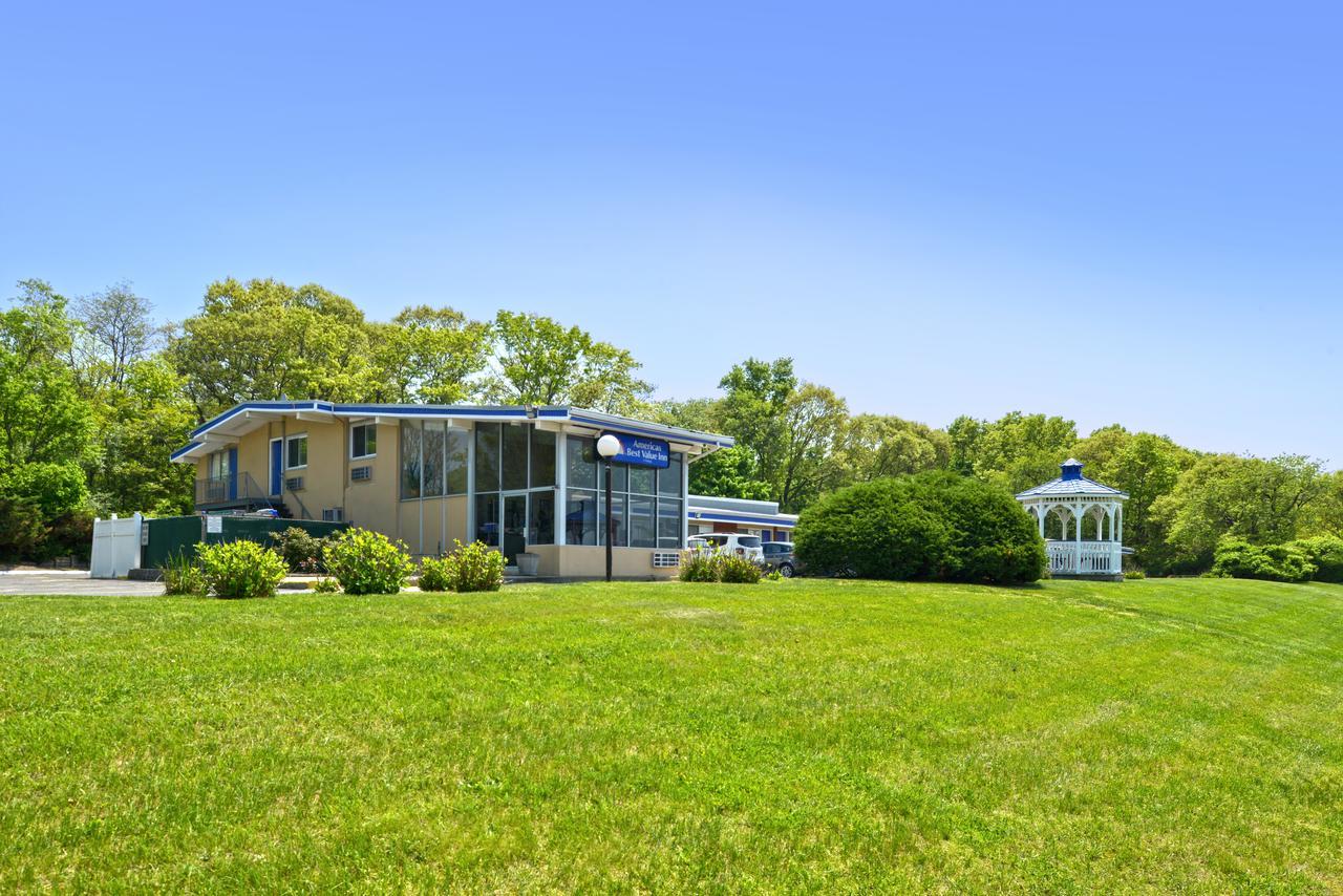 Americas Best Value Inn Smithtown/Long Island Exterior photo