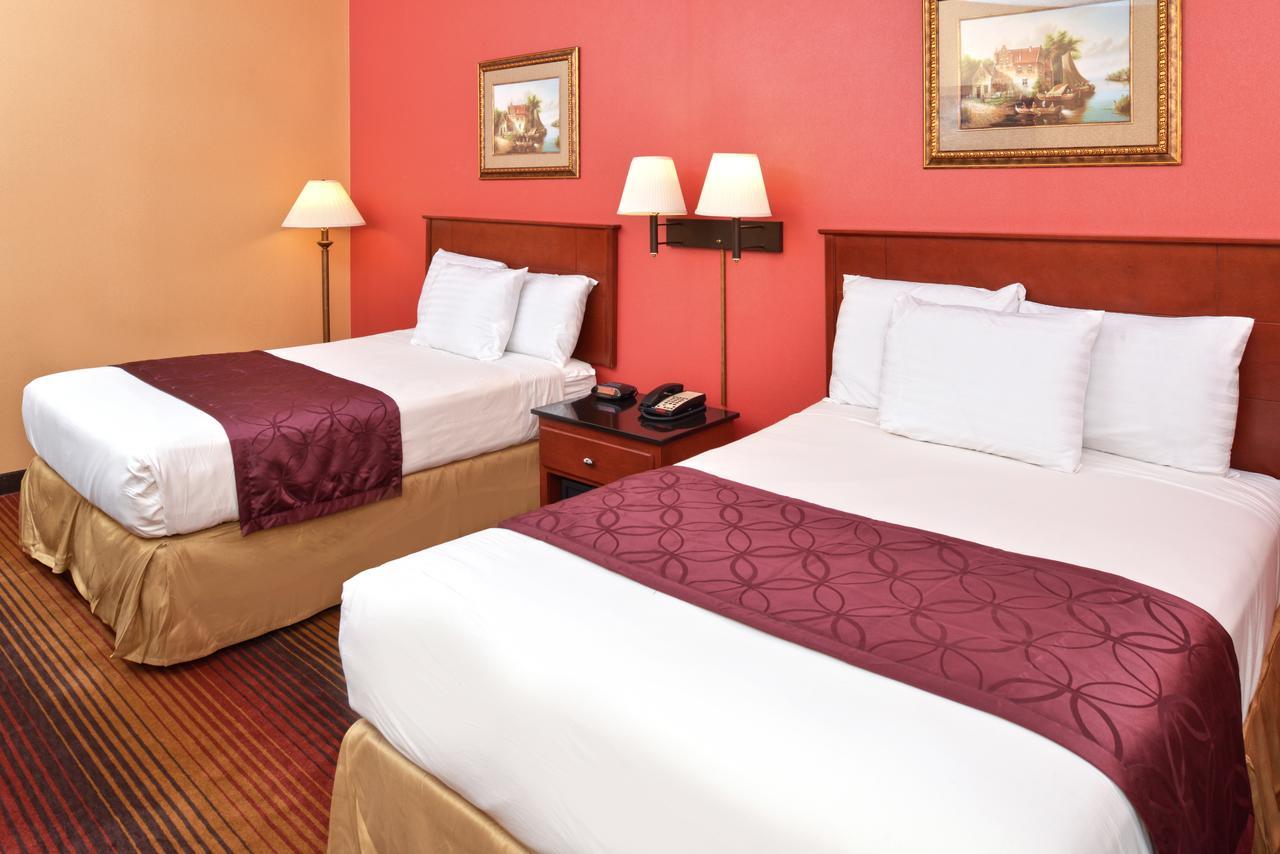 Americas Best Value Inn Smithtown/Long Island Exterior photo