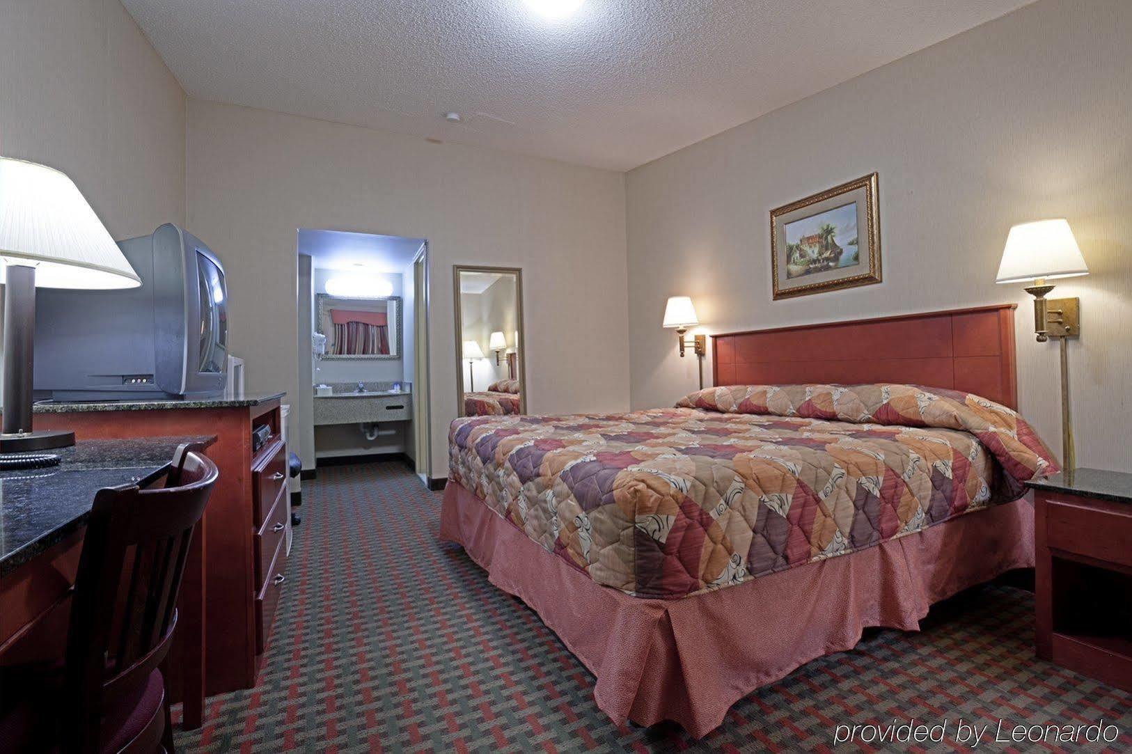 Americas Best Value Inn Smithtown/Long Island Exterior photo