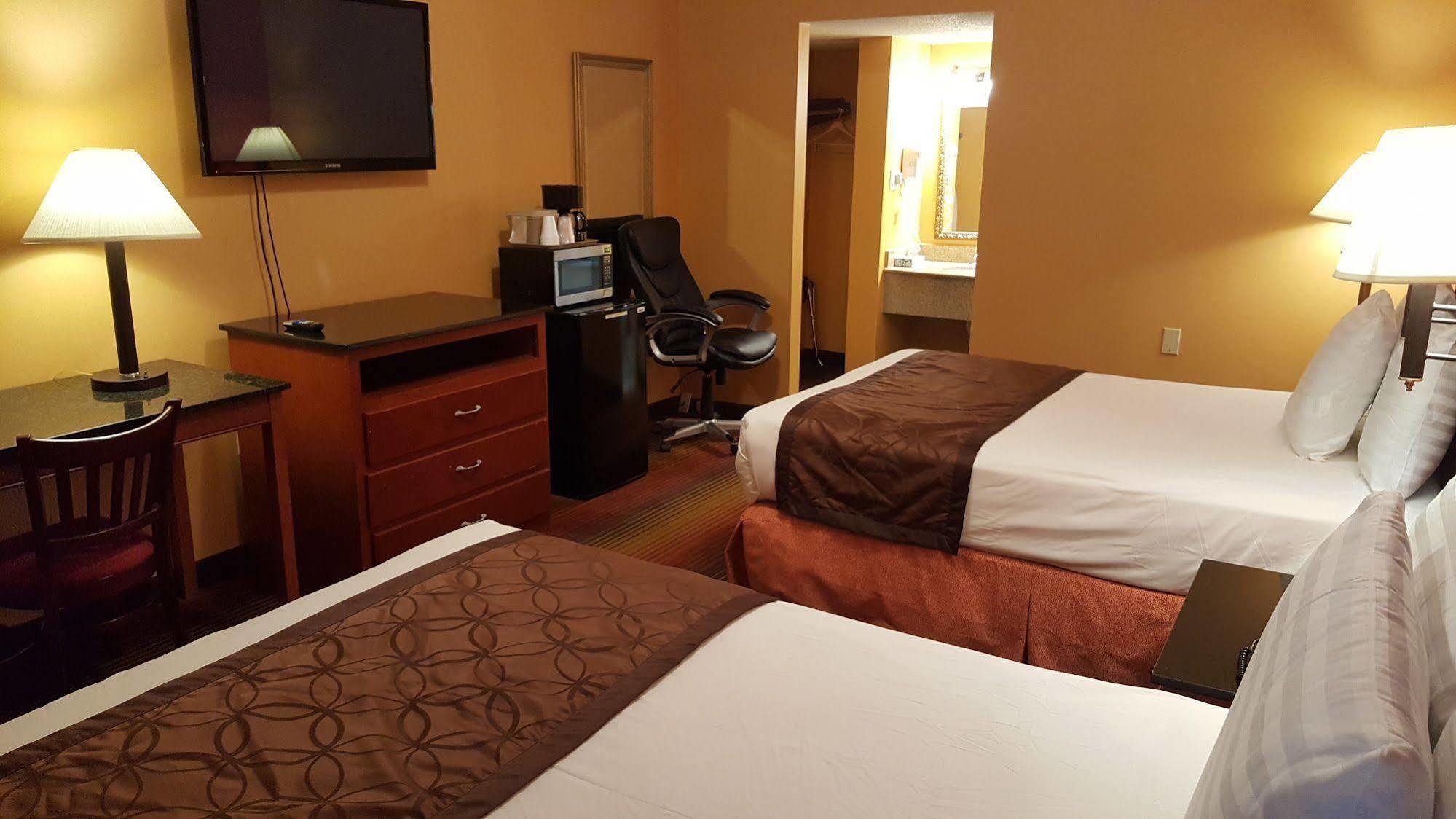Americas Best Value Inn Smithtown/Long Island Exterior photo