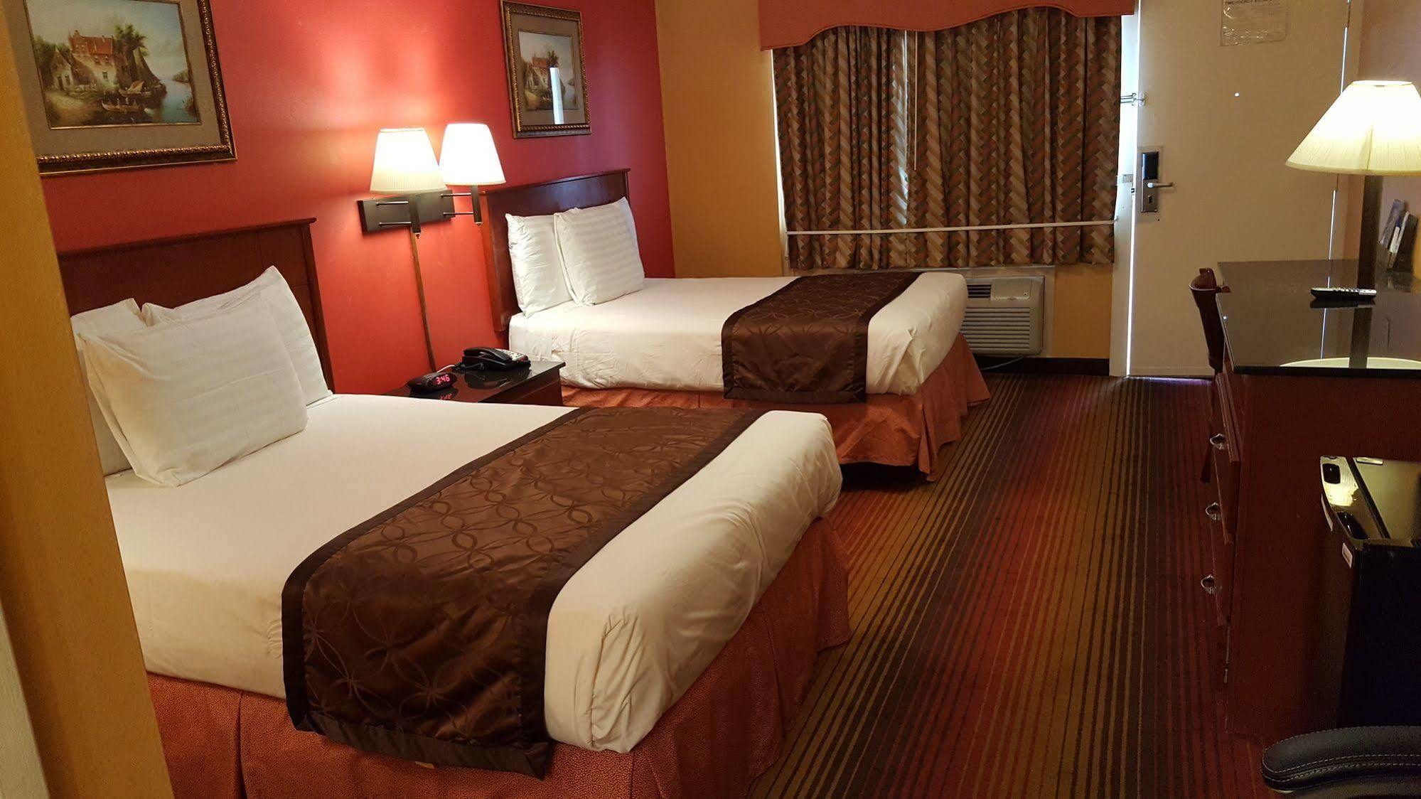 Americas Best Value Inn Smithtown/Long Island Exterior photo